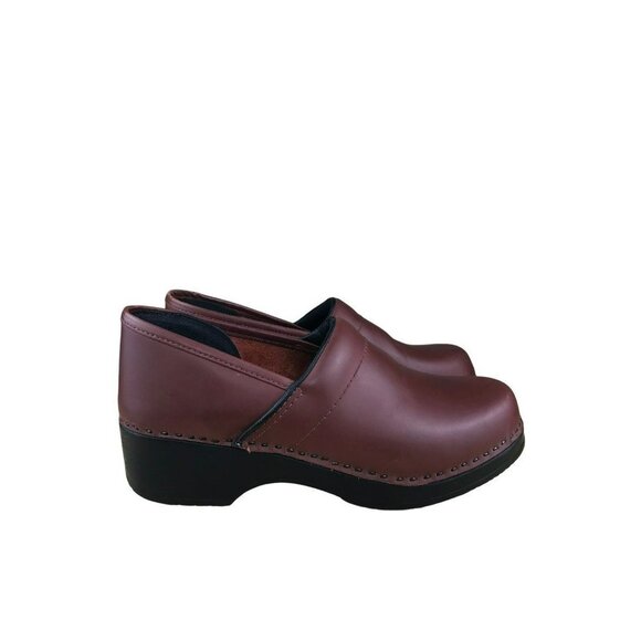 LL Bean Clogs Women's 8 Brown Leather Slip On Brazil - Picture 1 of 9